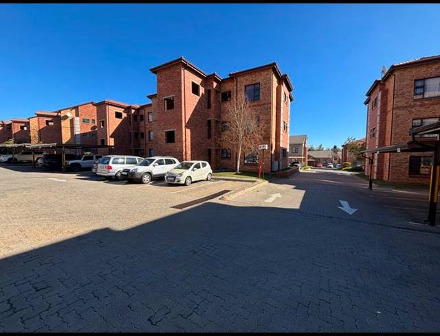 2 BEDROOM APARTMENT FOR SALE IN WILGEHEUWEL
